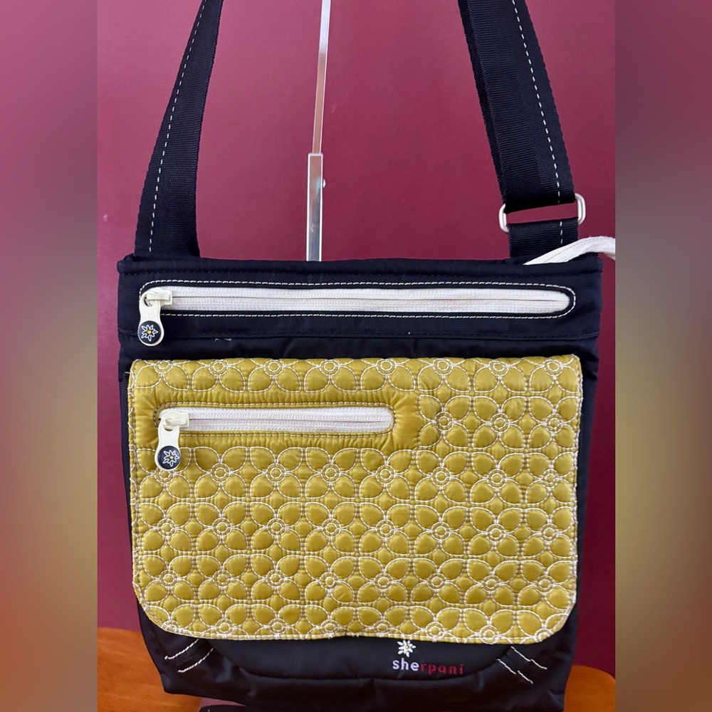 Sherpani handbag Jag Le Jagle crossbody travel purse quilted Yellow Floral